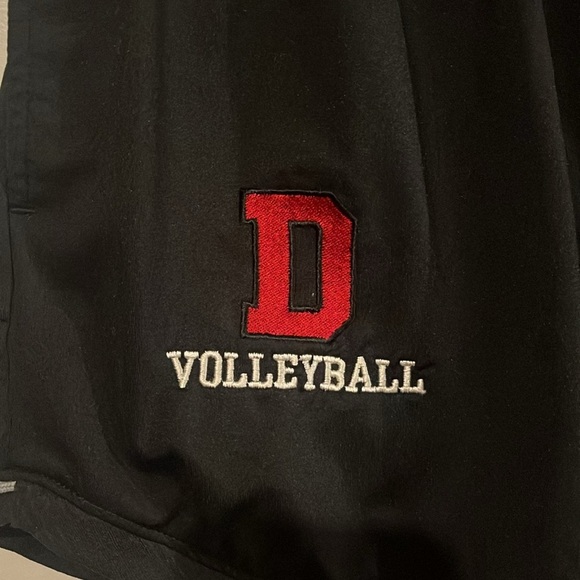 Women’s Under Armour Loose Fit Volleyball shorts - Size Small - Picture 4 of 6